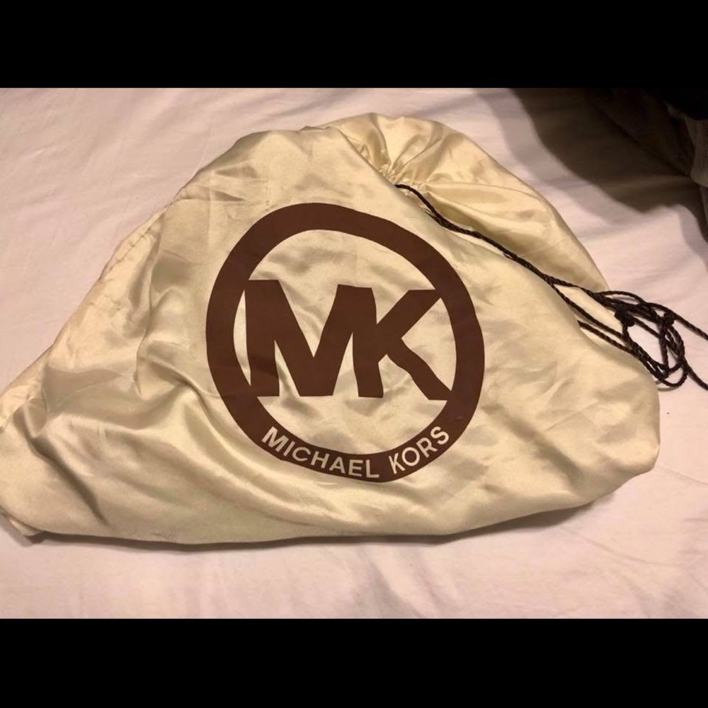 Michael Kors Cream and Gold purse - Picture 2 of 5